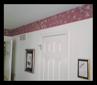 This shows a faux finish used as a border
                          around a room.